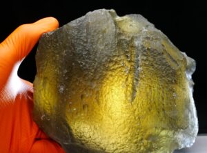LYBIAN  DESERT GLASS (3055 gram)