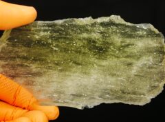 LYBIAN DESERT GLASS (138 gram) polished slice